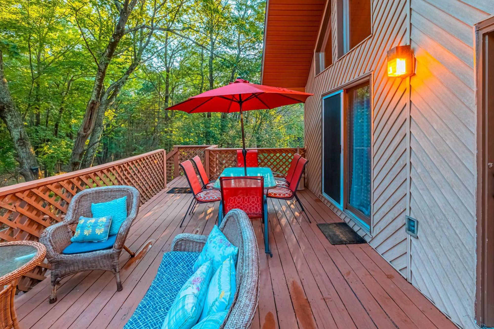 Poconos Ski Retreat With Sauna, Hot Tub, And Game Room Lake Harmony Exterior photo