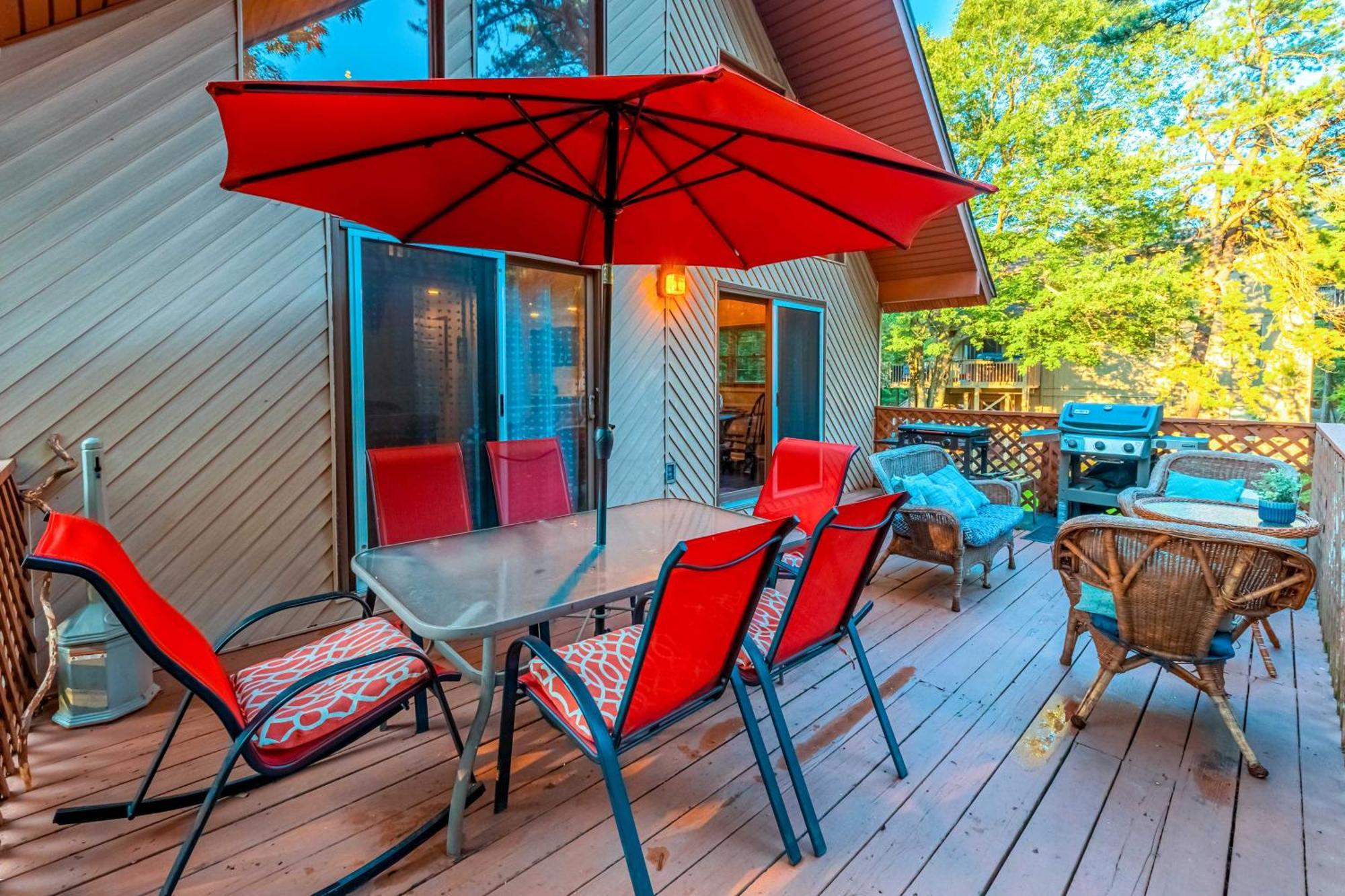 Poconos Ski Retreat With Sauna, Hot Tub, And Game Room Lake Harmony Exterior photo