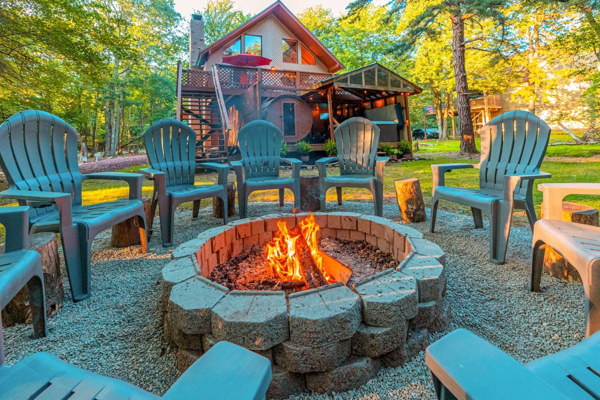 Poconos Ski Retreat With Sauna, Hot Tub, And Game Room Lake Harmony Exterior photo