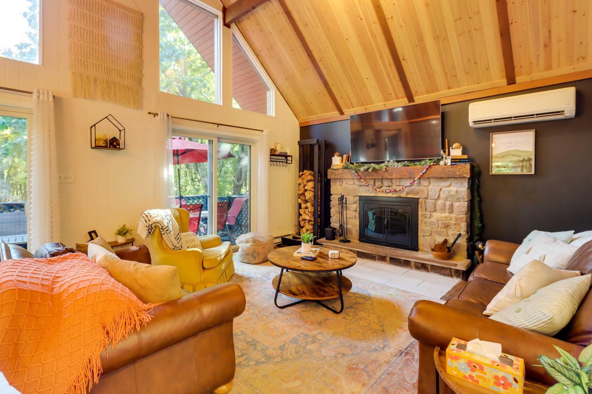 Poconos Ski Retreat With Sauna, Hot Tub, And Game Room Lake Harmony Exterior photo
