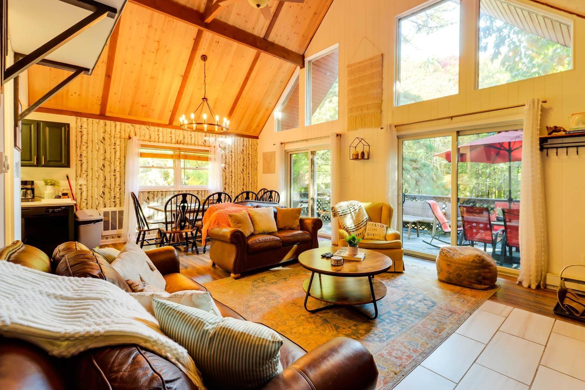 Poconos Ski Retreat With Sauna, Hot Tub, And Game Room Lake Harmony Exterior photo